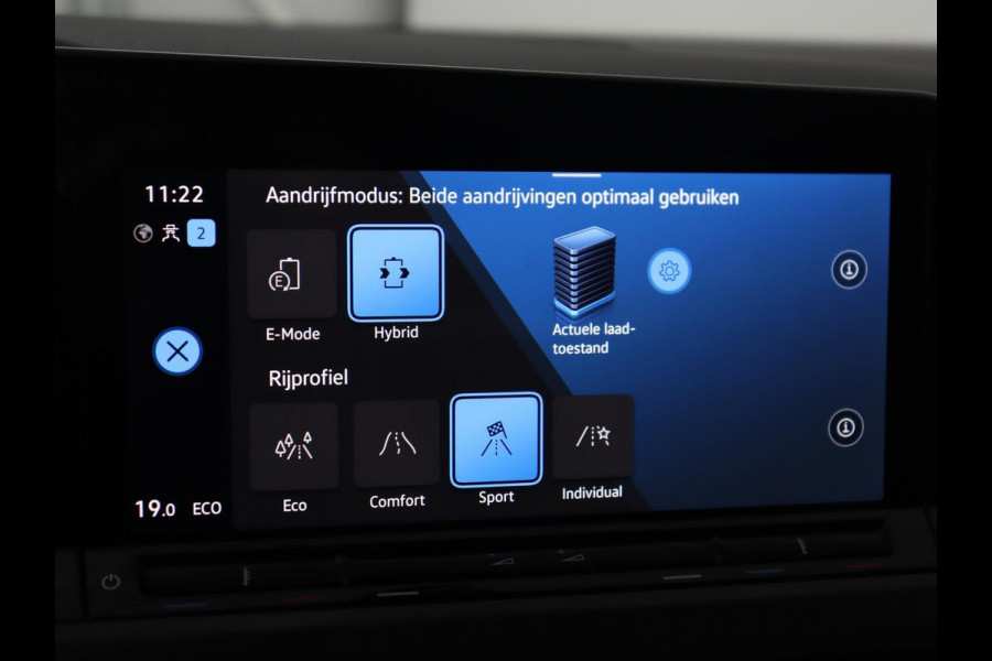 Volkswagen Golf 1.4 eHybrid Style | Massage | Carplay | Sfeerverlichting | Navigatie | Memory | Adaptive cruise | Parkeerhulp | ergoActive | LED Plus | Climate control | PHEV | Plug In