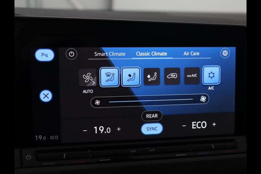 Volkswagen Golf 1.4 eHybrid Style | Massage | Carplay | Sfeerverlichting | Navigatie | Memory | Adaptive cruise | Parkeerhulp | ergoActive | LED Plus | Climate control | PHEV | Plug In