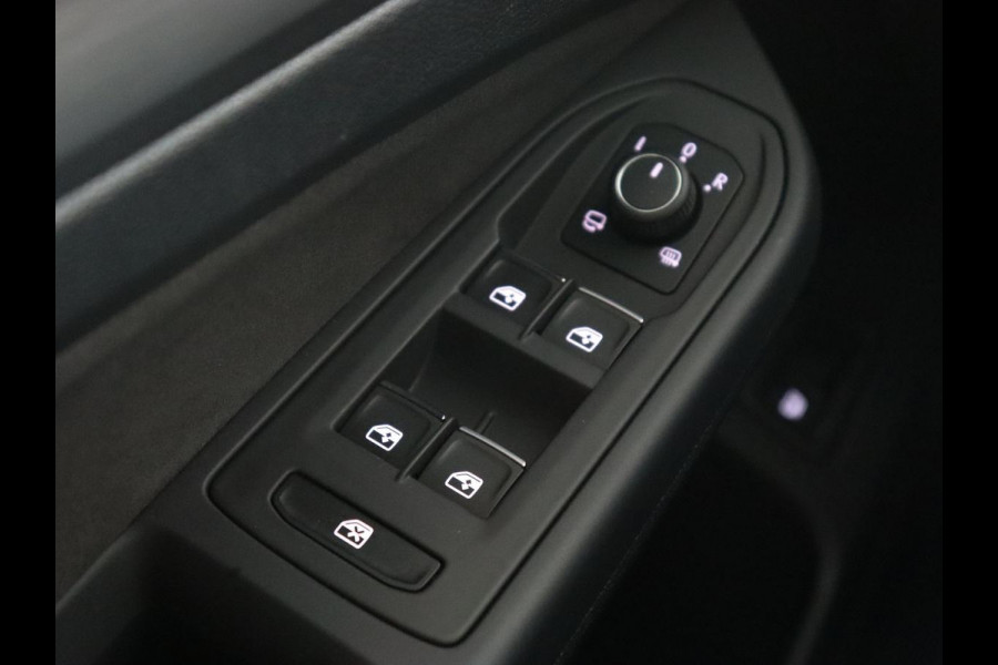 Volkswagen Golf 1.4 eHybrid Style | Massage | Carplay | Sfeerverlichting | Navigatie | Memory | Adaptive cruise | Parkeerhulp | ergoActive | LED Plus | Climate control | PHEV | Plug In
