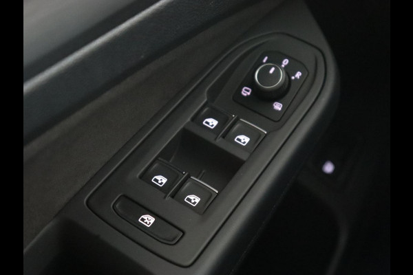 Volkswagen Golf 1.4 eHybrid Style | Massage | Carplay | Sfeerverlichting | Navigatie | Memory | Adaptive cruise | Parkeerhulp | ergoActive | LED Plus | Climate control | PHEV | Plug In