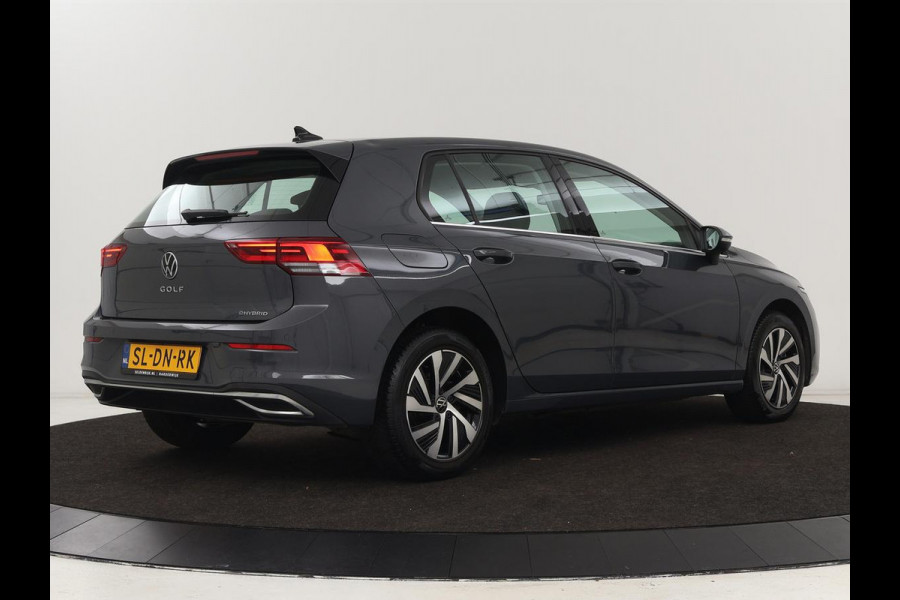 Volkswagen Golf 1.4 eHybrid Style | Massage | Carplay | Sfeerverlichting | Navigatie | Memory | Adaptive cruise | Parkeerhulp | ergoActive | LED Plus | Climate control | PHEV | Plug In