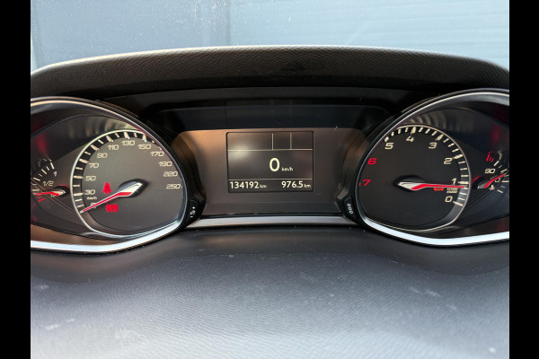 Peugeot 308 SW 1.2 PureTech Tech Edition 2e Eigenaar,Camera,Clima,Cruise,6 Bak,PDC V+A,Carplay,Pano,Dealer onderhouden,131pk,Elek ramen,N.A.P,APK tot 04-2026