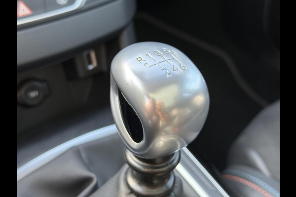 Peugeot 308 SW 1.2 PureTech Tech Edition 2e Eigenaar,Camera,Clima,Cruise,6 Bak,PDC V+A,Carplay,Pano,Dealer onderhouden,131pk,Elek ramen,N.A.P,APK tot 04-2026