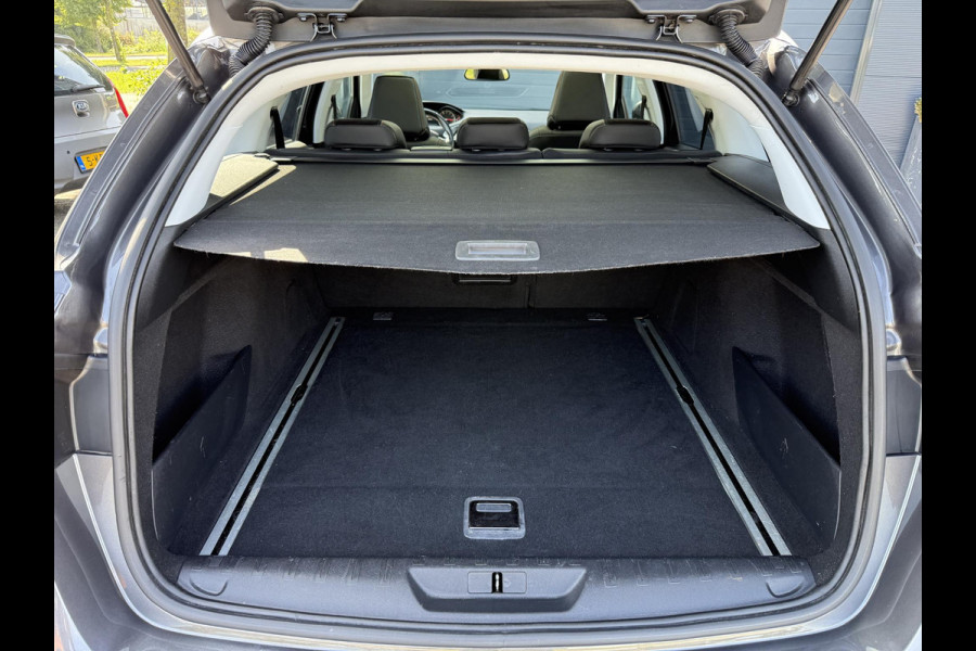 Peugeot 308 SW 1.2 PureTech Tech Edition 2e Eigenaar,Camera,Clima,Cruise,6 Bak,PDC V+A,Carplay,Pano,Dealer onderhouden,131pk,Elek ramen,N.A.P,APK tot 04-2026