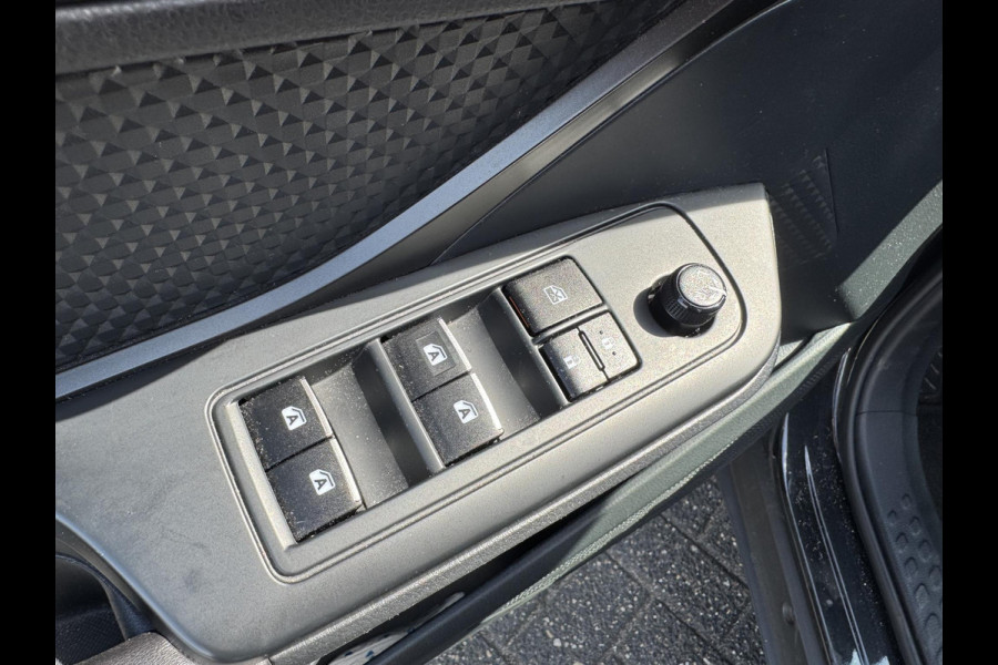 Toyota C-HR 1.8 Hybrid Dynamic | Navigatie | Camera | DAB | Cruise Control | Lichtmetalen Velgen |