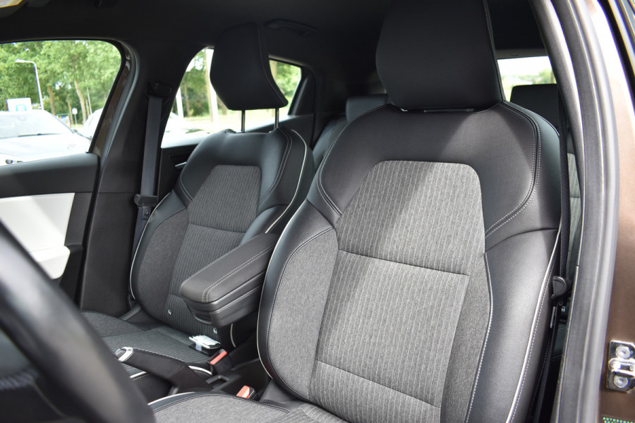 Renault Clio 1.0 TCe Intens / Keyless / Parkeerhulp / Camera / Bluetooth / BOSE stereo / Start- stop