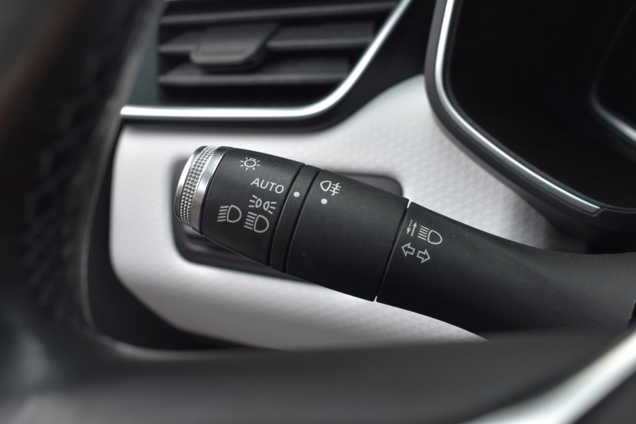 Renault Clio 1.0 TCe Intens / Keyless / Parkeerhulp / Camera / Bluetooth / BOSE stereo / Start- stop