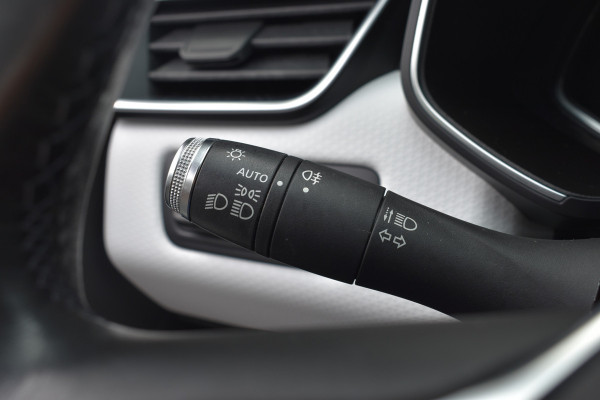 Renault Clio 1.0 TCe Intens / Keyless / Parkeerhulp / Camera / Bluetooth / BOSE stereo / Start- stop