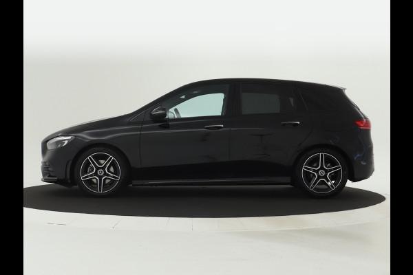 Mercedes-Benz B-Klasse 180 AMG Line LIMITED Edition | Nightpakket | Keyless-Go comfortpakket | Parkeerpakket met achteruitrijcamera | USB-pakket plus | Sfeerverlichting | Dodehoekassistent | EASY PACK achterklep |