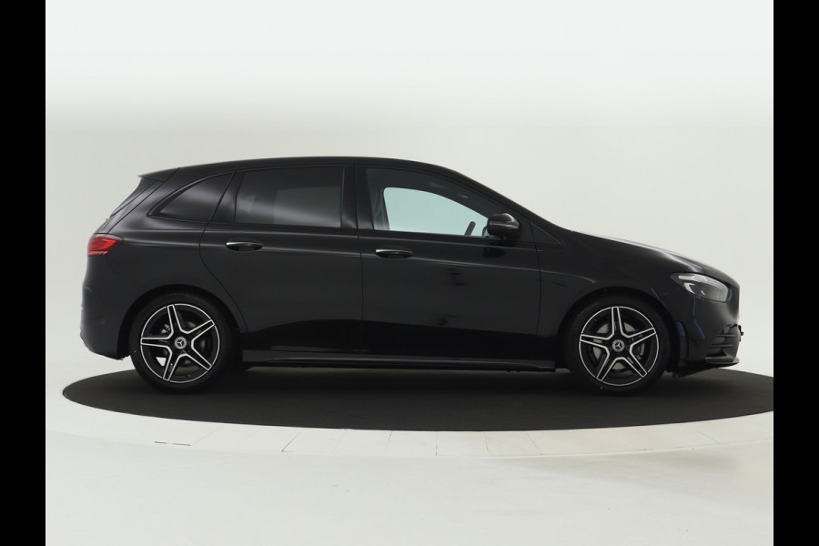 Mercedes-Benz B-Klasse 180 AMG Line LIMITED Edition | Nightpakket | Keyless-Go comfortpakket | Parkeerpakket met achteruitrijcamera | USB-pakket plus | Sfeerverlichting | Dodehoekassistent | EASY PACK achterklep |