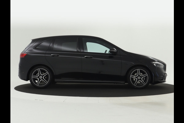 Mercedes-Benz B-Klasse 180 AMG Line LIMITED Edition | Nightpakket | Keyless-Go comfortpakket | Parkeerpakket met achteruitrijcamera | USB-pakket plus | Sfeerverlichting | Dodehoekassistent | EASY PACK achterklep |