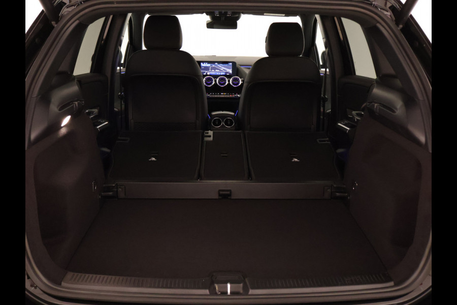 Mercedes-Benz B-Klasse 180 AMG Line LIMITED Edition | Nightpakket | Keyless-Go comfortpakket | Parkeerpakket met achteruitrijcamera | USB-pakket plus | Sfeerverlichting | Dodehoekassistent | EASY PACK achterklep |