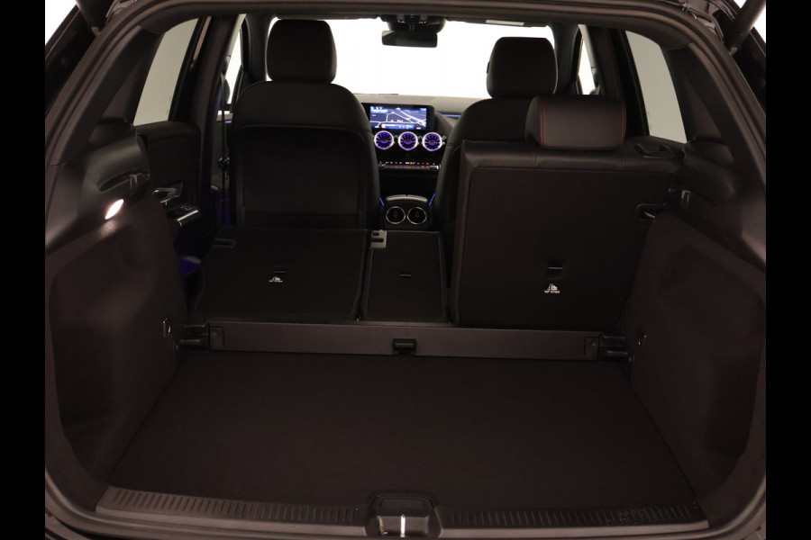 Mercedes-Benz B-Klasse 180 AMG Line LIMITED Edition | Nightpakket | Keyless-Go comfortpakket | Parkeerpakket met achteruitrijcamera | USB-pakket plus | Sfeerverlichting | Dodehoekassistent | EASY PACK achterklep |