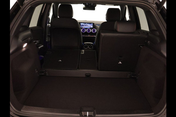 Mercedes-Benz B-Klasse 180 AMG Line LIMITED Edition | Nightpakket | Keyless-Go comfortpakket | Parkeerpakket met achteruitrijcamera | USB-pakket plus | Sfeerverlichting | Dodehoekassistent | EASY PACK achterklep |