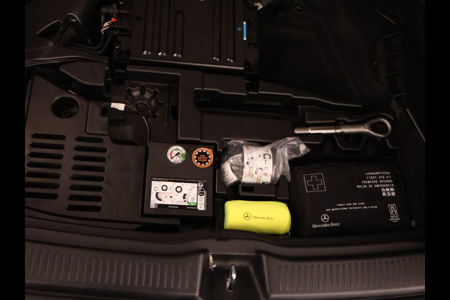 Mercedes-Benz B-Klasse 180 AMG Line LIMITED Edition | Nightpakket | Keyless-Go comfortpakket | Parkeerpakket met achteruitrijcamera | USB-pakket plus | Sfeerverlichting | Dodehoekassistent | EASY PACK achterklep |