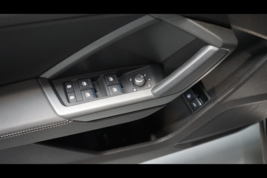 Audi Q3 45 TFSIe Black Optik AUTOMAAT-AUDI SOUND-CAMERA-CARPLAY-DRIVE SELECT-KEYLESS-MATRIX LED-NAVIGATIE