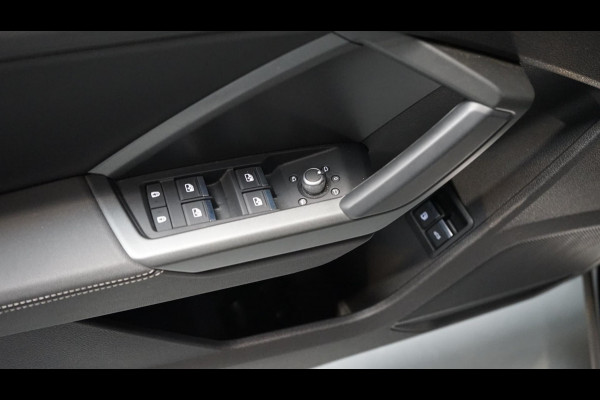 Audi Q3 45 TFSIe Black Optik AUTOMAAT-AUDI SOUND-CAMERA-CARPLAY-DRIVE SELECT-KEYLESS-MATRIX LED-NAVIGATIE
