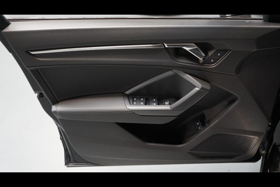 Audi Q3 45 TFSIe Black Optik AUTOMAAT-AUDI SOUND-CAMERA-CARPLAY-DRIVE SELECT-KEYLESS-MATRIX LED-NAVIGATIE