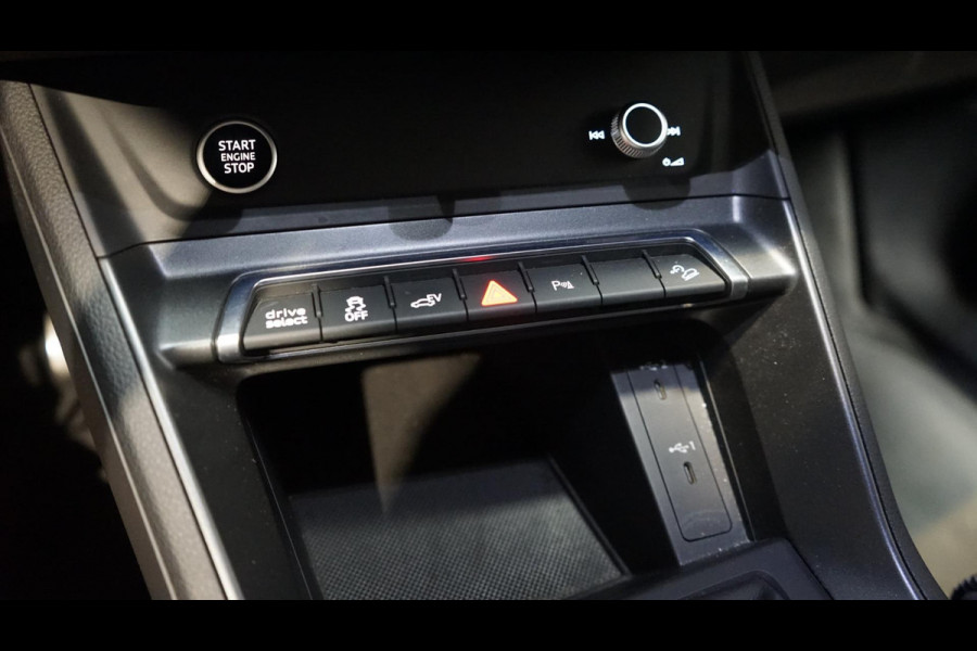 Audi Q3 45 TFSIe Black Optik AUTOMAAT-AUDI SOUND-CAMERA-CARPLAY-DRIVE SELECT-KEYLESS-MATRIX LED-NAVIGATIE