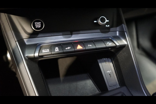 Audi Q3 45 TFSIe Black Optik AUTOMAAT-AUDI SOUND-CAMERA-CARPLAY-DRIVE SELECT-KEYLESS-MATRIX LED-NAVIGATIE