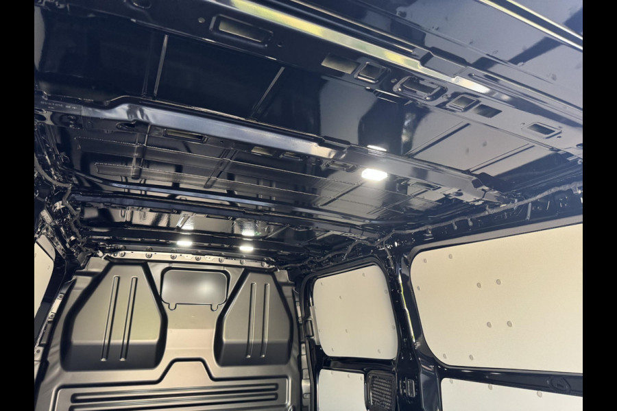 Ford Transit Custom 320 2.5 PHEV L2H1 Sport 233pk | 0,99% Renteactie! | Inklapbare trekhaak | 19 inch lichtmetalen Sport velgen (mat zwart) | Verwarmbaar stuurwiel  | Navigatie systeem | B&O speakers