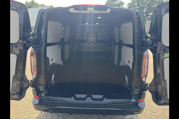 Ford Transit Custom 320 2.5 PHEV L2H1 Sport 233pk | 0,99% Renteactie! | Inklapbare trekhaak | 19 inch lichtmetalen Sport velgen (mat zwart) | Verwarmbaar stuurwiel  | Navigatie systeem | B&O speakers