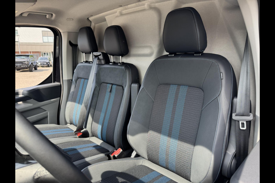Ford Transit Custom 320 2.5 PHEV L2H1 Sport 233pk | 0,99% Renteactie! | Inklapbare trekhaak | 19 inch lichtmetalen Sport velgen (mat zwart) | Verwarmbaar stuurwiel  | Navigatie systeem | B&O speakers