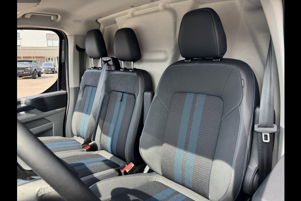 Ford Transit Custom 320 2.5 PHEV L2H1 Sport 233pk | 0,99% Renteactie! | Inklapbare trekhaak | 19 inch lichtmetalen Sport velgen (mat zwart) | Verwarmbaar stuurwiel  | Navigatie systeem | B&O speakers