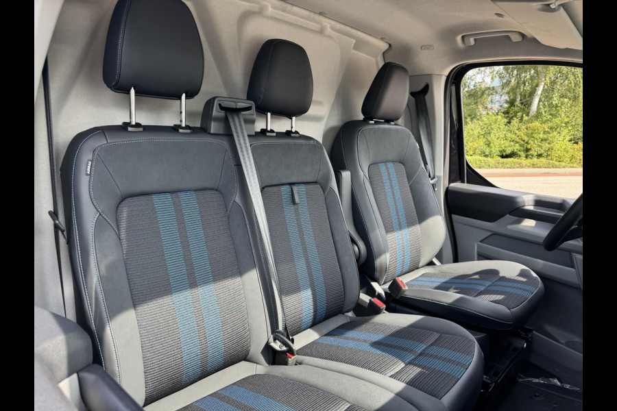 Ford Transit Custom 320 2.5 PHEV L2H1 Sport 233pk | 0,99% Renteactie! | Inklapbare trekhaak | 19 inch lichtmetalen Sport velgen (mat zwart) | Verwarmbaar stuurwiel  | Navigatie systeem | B&O speakers