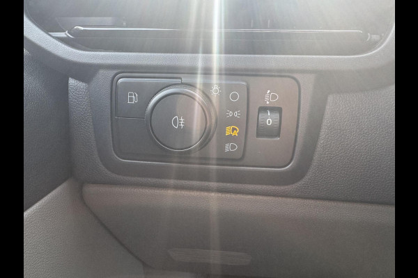 Ford Transit Custom 320 2.5 PHEV L2H1 Sport 233pk | 0,99% Renteactie! | Inklapbare trekhaak | 19 inch lichtmetalen Sport velgen (mat zwart) | Verwarmbaar stuurwiel  | Navigatie systeem | B&O speakers