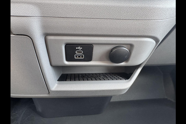 Ford Transit Custom 320 2.5 PHEV L2H1 Sport 233pk | 0,99% Renteactie! | Inklapbare trekhaak | 19 inch lichtmetalen Sport velgen (mat zwart) | Verwarmbaar stuurwiel  | Navigatie systeem | B&O speakers