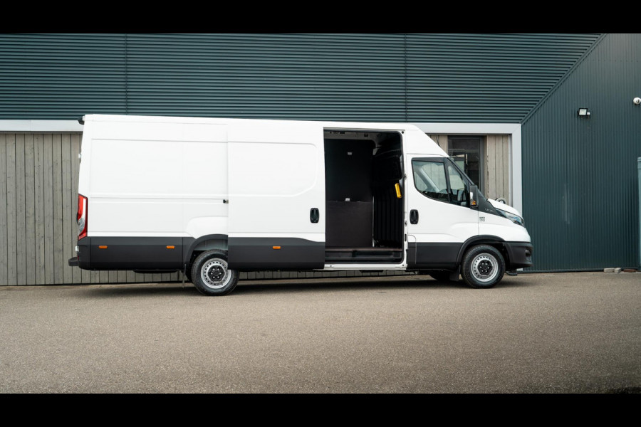 Iveco Daily 35S16V 2.3 410 H2 L4H2 | Direct Leverbaar | Complete Betimmering Laadruimte | Parkeersensoren | Cruise Control