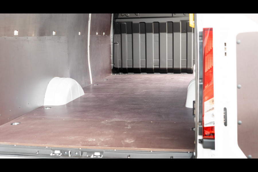 Iveco Daily 35S16V 2.3 410 H2 L4H2 | Direct Leverbaar | Complete Betimmering Laadruimte | Parkeersensoren | Cruise Control