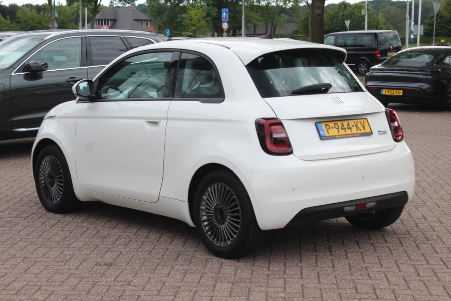 Fiat 500 Icon 42 kWh / SoH 94% / Apple CarPlay / Parkeerhulp achter / Keyless / 16'' / DAB / Cruise Control