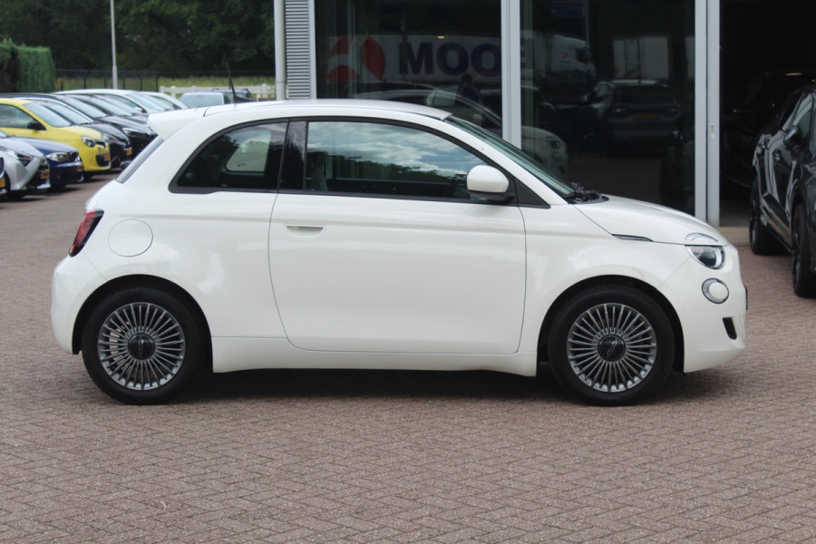 Fiat 500 Icon 42 kWh / SoH 94% / Apple CarPlay / Parkeerhulp achter / Keyless / 16'' / DAB / Cruise Control