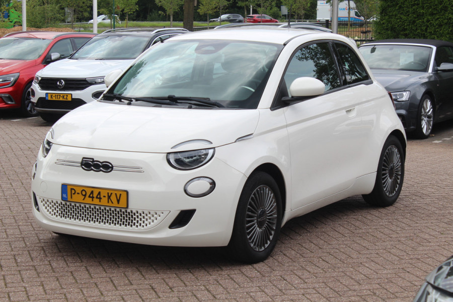 Fiat 500 Icon 42 kWh / SoH 94% / Apple CarPlay / Parkeerhulp achter / Keyless / 16'' / DAB / Cruise Control