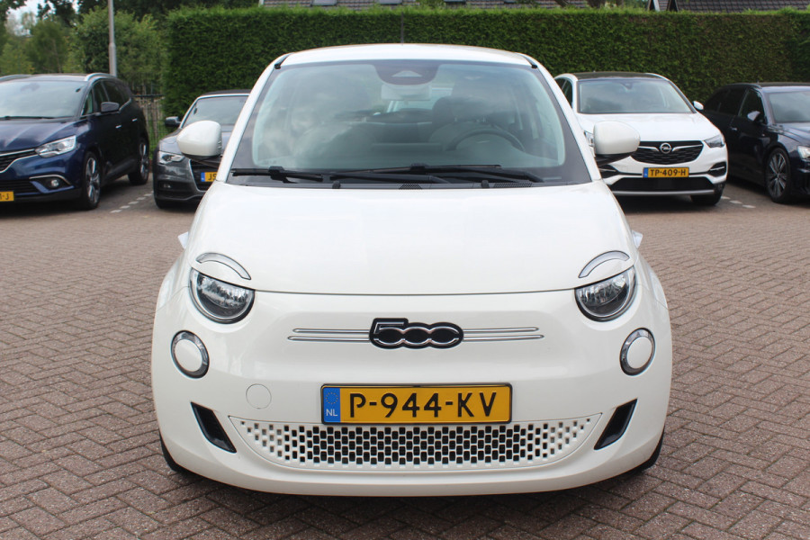 Fiat 500 Icon 42 kWh / SoH 94% / Apple CarPlay / Parkeerhulp achter / Keyless / 16'' / DAB / Cruise Control