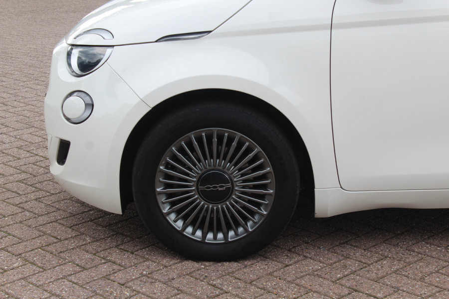 Fiat 500 Icon 42 kWh / SoH 94% / Apple CarPlay / Parkeerhulp achter / Keyless / 16'' / DAB / Cruise Control