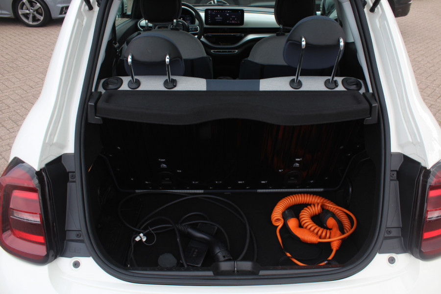 Fiat 500 Icon 42 kWh / SoH 94% / Apple CarPlay / Parkeerhulp achter / Keyless / 16'' / DAB / Cruise Control