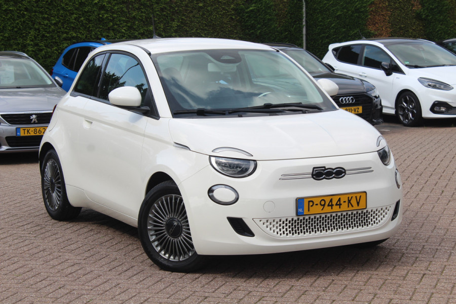 Fiat 500 Icon 42 kWh / SoH 94% / Apple CarPlay / Parkeerhulp achter / Keyless / 16'' / DAB / Cruise Control