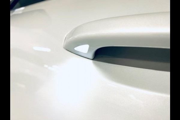 Volvo XC40 T5 262PK Automaat Plug-in Hybrid Ultimate Dark / Adaptieve Cruisecontrol / Elektr. schuifdak / Leer / Stoelverwarming / Stuurverwarming / Elektrische Stoelen / Trekhaak / Elektr. achterklep / Harman Kardon / 360 graden camera