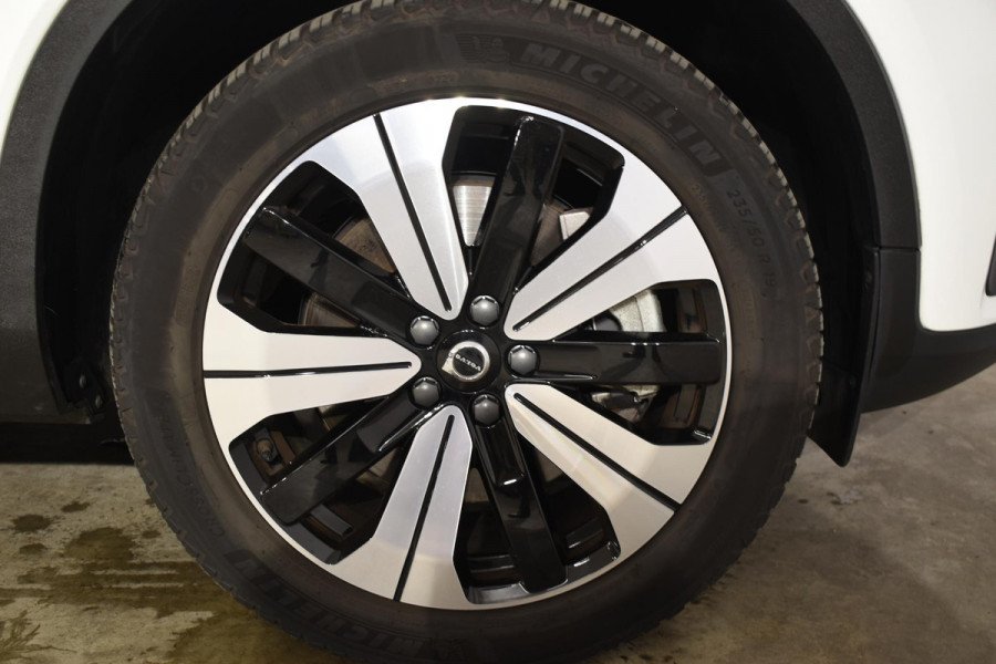 Volvo XC40 T5 262PK Automaat Plug-in Hybrid Ultimate Dark / Adaptieve Cruisecontrol / Elektr. schuifdak / Leer / Stoelverwarming / Stuurverwarming / Elektrische Stoelen / Trekhaak / Elektr. achterklep / Harman Kardon / 360 graden camera
