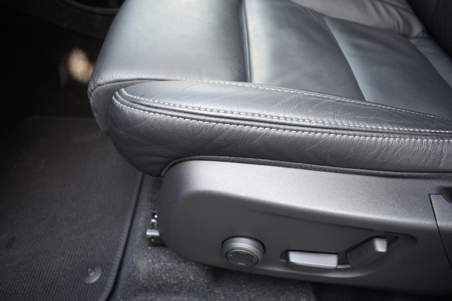Volvo XC40 T5 262PK Automaat Plug-in Hybrid Ultimate Dark / Adaptieve Cruisecontrol / Elektr. schuifdak / Leer / Stoelverwarming / Stuurverwarming / Elektrische Stoelen / Trekhaak / Elektr. achterklep / Harman Kardon / 360 graden camera
