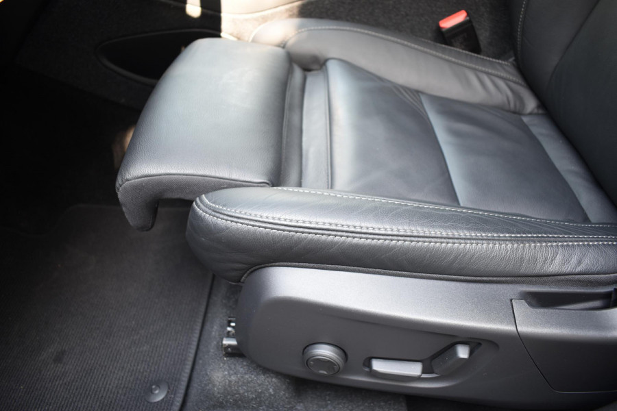 Volvo XC40 T5 262PK Automaat Plug-in Hybrid Ultimate Dark / Adaptieve Cruisecontrol / Elektr. schuifdak / Leer / Stoelverwarming / Stuurverwarming / Elektrische Stoelen / Trekhaak / Elektr. achterklep / Harman Kardon / 360 graden camera