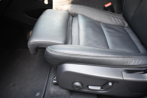 Volvo XC40 T5 262PK Automaat Plug-in Hybrid Ultimate Dark / Adaptieve Cruisecontrol / Elektr. schuifdak / Leer / Stoelverwarming / Stuurverwarming / Elektrische Stoelen / Trekhaak / Elektr. achterklep / Harman Kardon / 360 graden camera