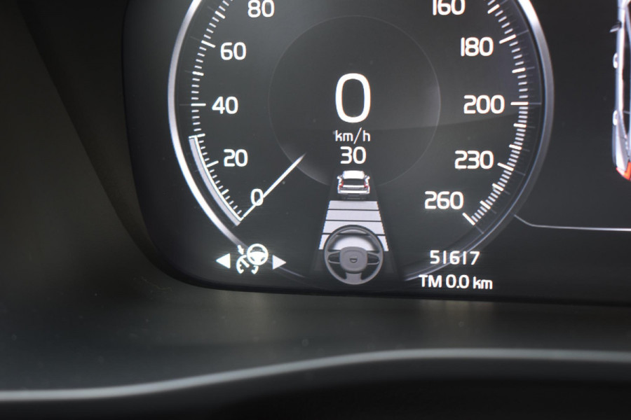 Volvo XC40 T5 262PK Automaat Plug-in Hybrid Ultimate Dark / Adaptieve Cruisecontrol / Elektr. schuifdak / Leer / Stoelverwarming / Stuurverwarming / Elektrische Stoelen / Trekhaak / Elektr. achterklep / Harman Kardon / 360 graden camera