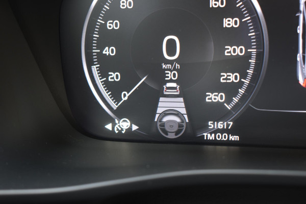 Volvo XC40 T5 262PK Automaat Plug-in Hybrid Ultimate Dark / Adaptieve Cruisecontrol / Elektr. schuifdak / Leer / Stoelverwarming / Stuurverwarming / Elektrische Stoelen / Trekhaak / Elektr. achterklep / Harman Kardon / 360 graden camera