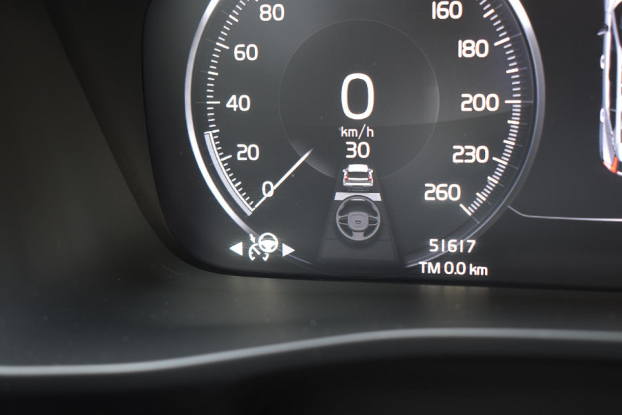 Volvo XC40 T5 262PK Automaat Plug-in Hybrid Ultimate Dark / Adaptieve Cruisecontrol / Elektr. schuifdak / Leer / Stoelverwarming / Stuurverwarming / Elektrische Stoelen / Trekhaak / Elektr. achterklep / Harman Kardon / 360 graden camera