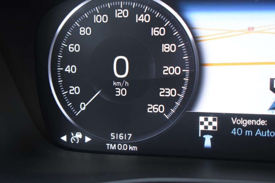 Volvo XC40 T5 262PK Automaat Plug-in Hybrid Ultimate Dark / Adaptieve Cruisecontrol / Elektr. schuifdak / Leer / Stoelverwarming / Stuurverwarming / Elektrische Stoelen / Trekhaak / Elektr. achterklep / Harman Kardon / 360 graden camera