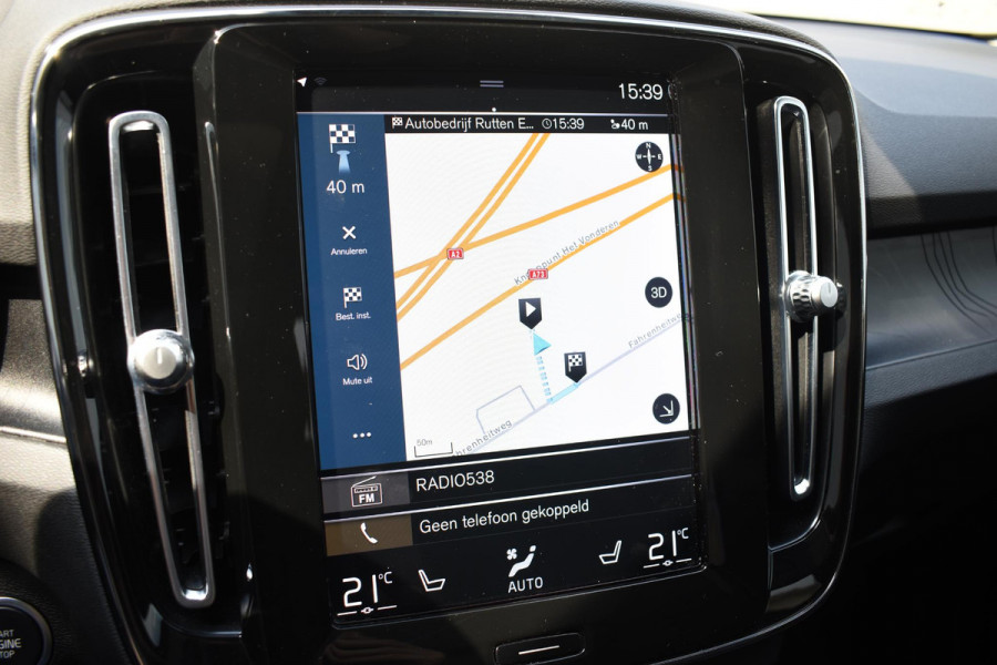 Volvo XC40 T5 262PK Automaat Plug-in Hybrid Ultimate Dark / Adaptieve Cruisecontrol / Elektr. schuifdak / Leer / Stoelverwarming / Stuurverwarming / Elektrische Stoelen / Trekhaak / Elektr. achterklep / Harman Kardon / 360 graden camera